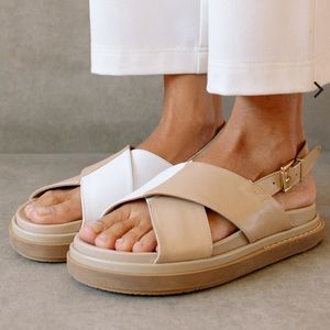 Alohas Size 39 (size 8) Marshmallow Bicolor - White
Leather Sandals